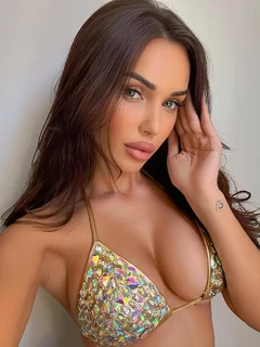 Эмира эскорт в городе Питер