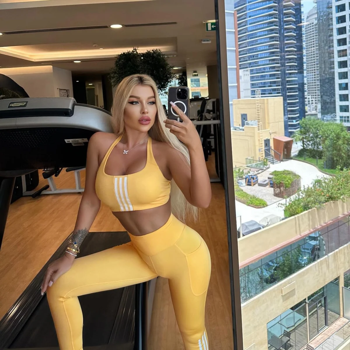 Искра эскорт в городе Питер